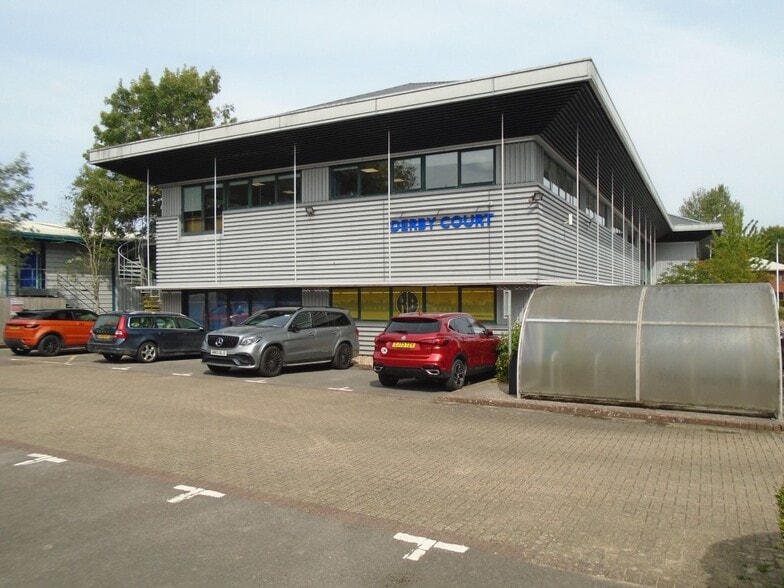 Epsom Sq, Trowbridge for lease - Building Photo - Image 2 of 2