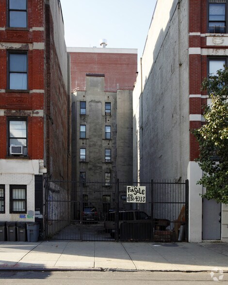 152 E 106th St, New York, NY à vendre - Photo du bâtiment - Image 2 de 2