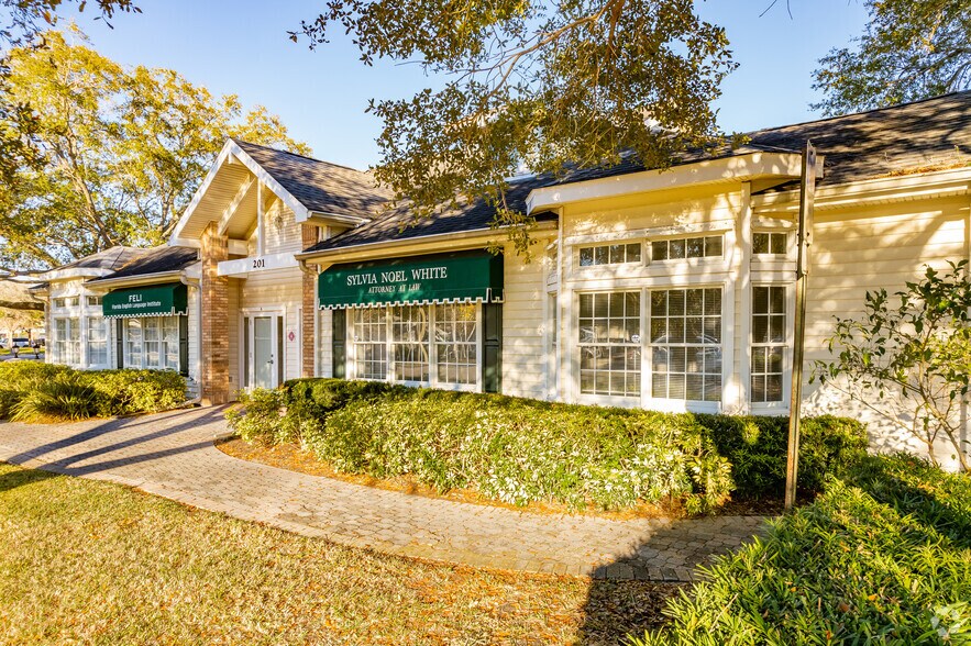 201 Douglas Ave, Dunedin, FL à louer - Photo du bâtiment - Image 2 de 7