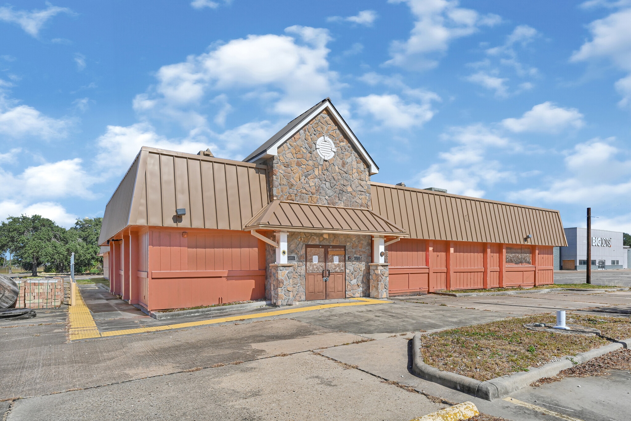 4717 I-10 Fwy, Baytown, TX à vendre Photo du bâtiment- Image 1 de 16