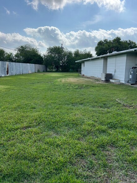 3925 Business 83, Weslaco, TX à vendre - Photo du bâtiment - Image 3 de 7