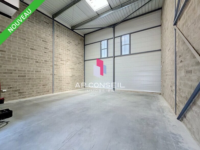 Flex in Feucherolles for lease - Interior Photo - Image 3 of 8