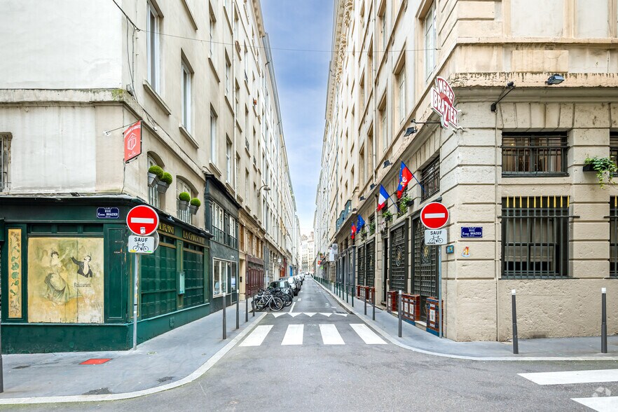 14 Rue Royale, Lyon à louer - Photo du bâtiment - Image 3 de 3