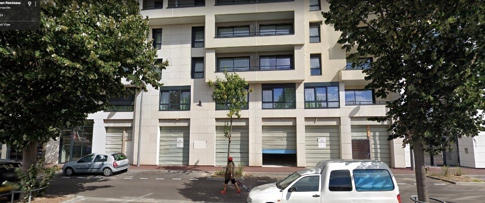 Retail in Rouen for lease - Building Photo - Image 1 of 6