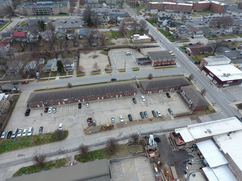109-111 Commercial St, Warrensburg, MO à vendre - Photo du bâtiment - Image 2 de 82