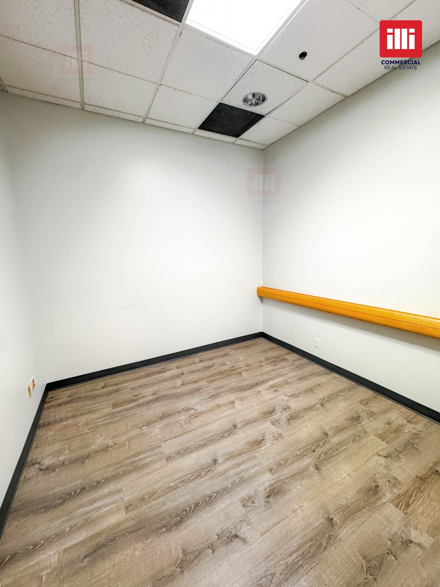 23734 Valencia Blvd, Valencia, CA à louer Photo intérieure- Image 1 de 9