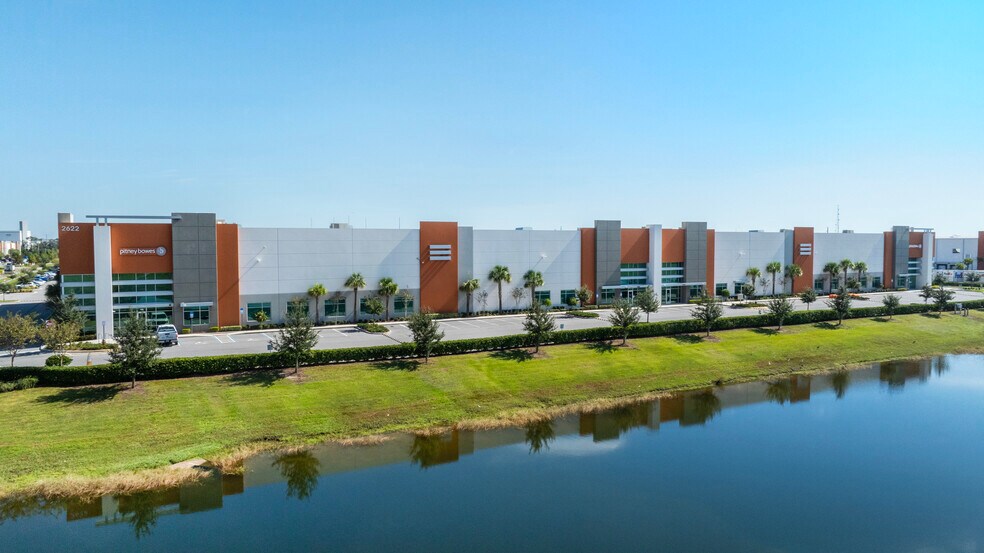 John Young Pky & Consulate Dr, Orlando, FL à louer - Photo du bâtiment - Image 2 de 7