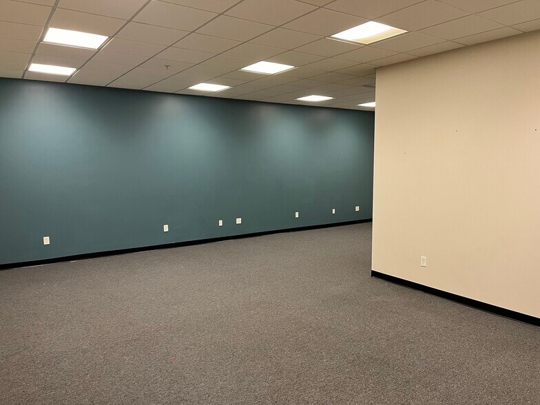 300 Constitution Ave, Portsmouth, NH à louer - Photo intérieure - Image 3 de 26