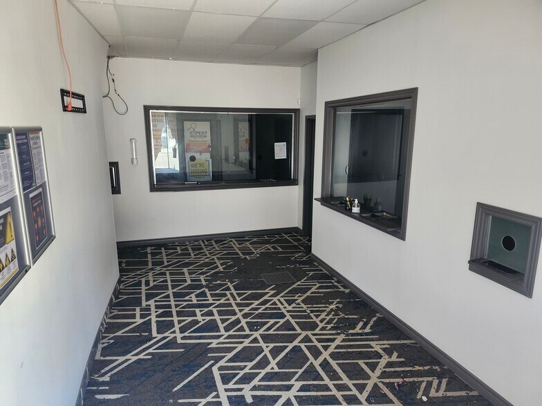 18 Ainslie St S, Cambridge, ON à louer - Photo du bâtiment - Image 3 de 11