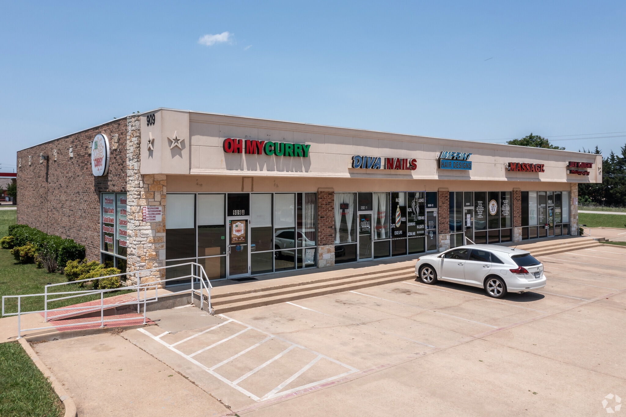 909-911 E Davis St, Mesquite, TX à louer Photo principale- Image 1 de 8