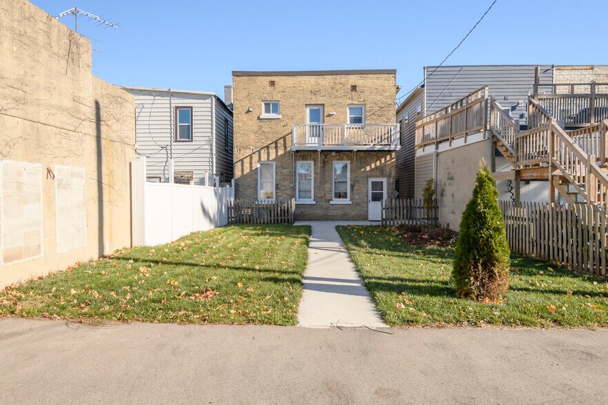 109 S Lake St, Hustisford, WI à vendre - Photo du bâtiment - Image 3 de 43