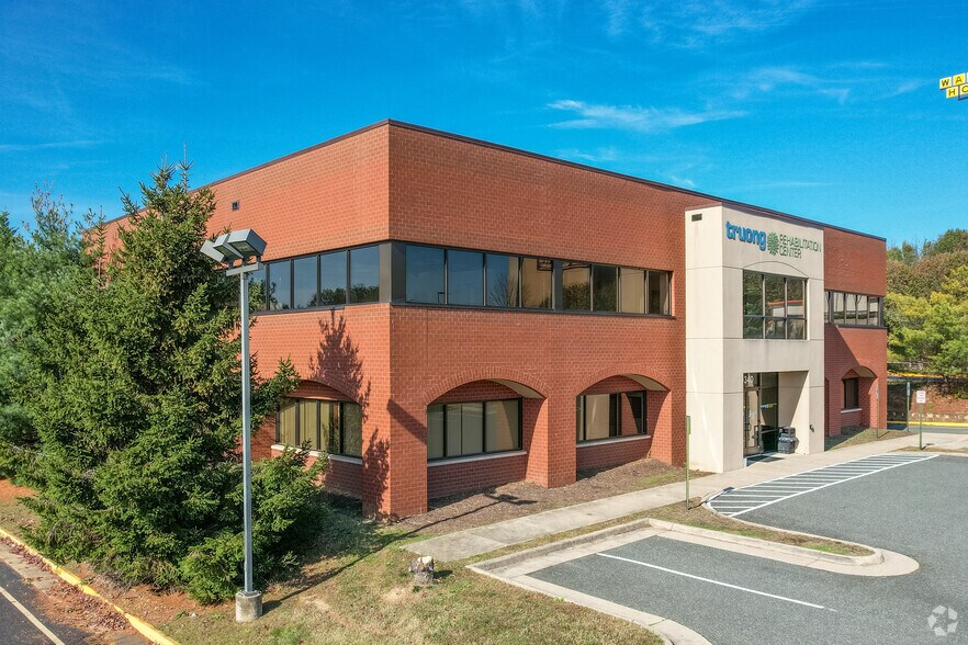 10340 Spotsylvania Ave, Fredericksburg, VA à louer - Photo principale - Image 1 de 5