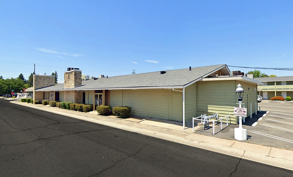 1001 Clark Ave, Yuba City, CA for lease - Building Photo - Image 2 of 10