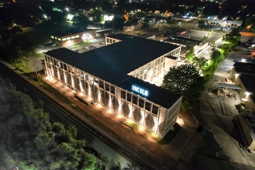 1300 Meridian St N, Huntsville, AL à louer - Photo du bâtiment - Image 2 de 12