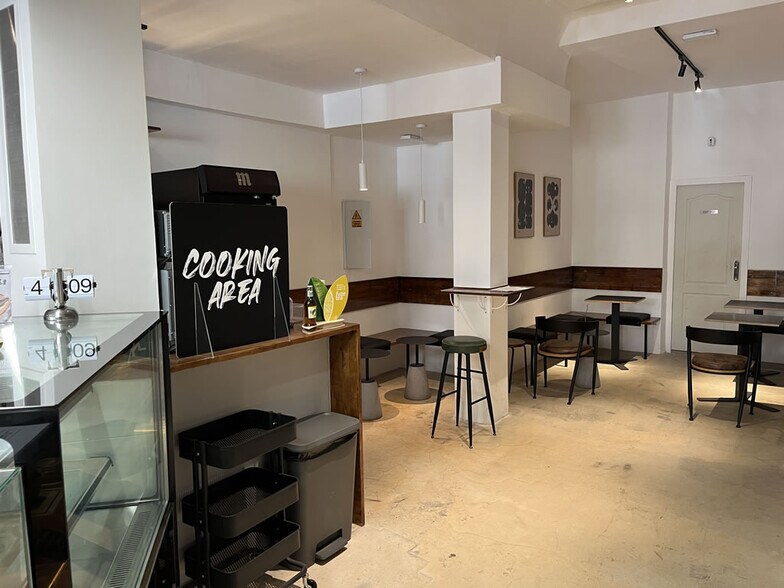 Commerce de détail dans Madrid, Madrid à louer - Photo du bâtiment - Image 3 de 5