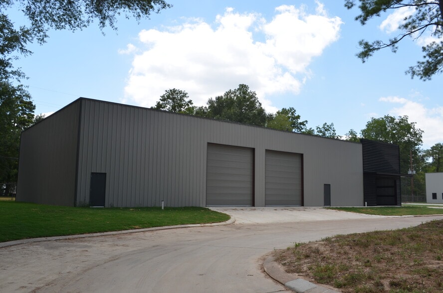 8024 Red Cedar Cir, Humble, TX for lease - Building Photo - Image 3 of 7