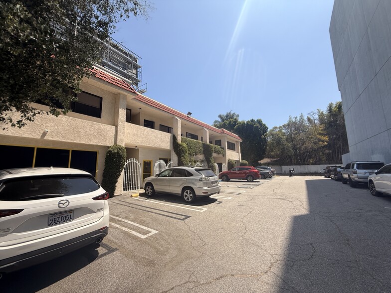 15450 Ventura Blvd, Sherman Oaks, CA for lease - Building Photo - Image 2 of 11