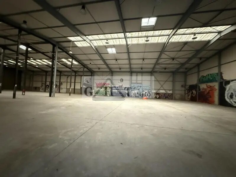 Industrial in Montreuil for sale Interior Photo- Image 1 of 7