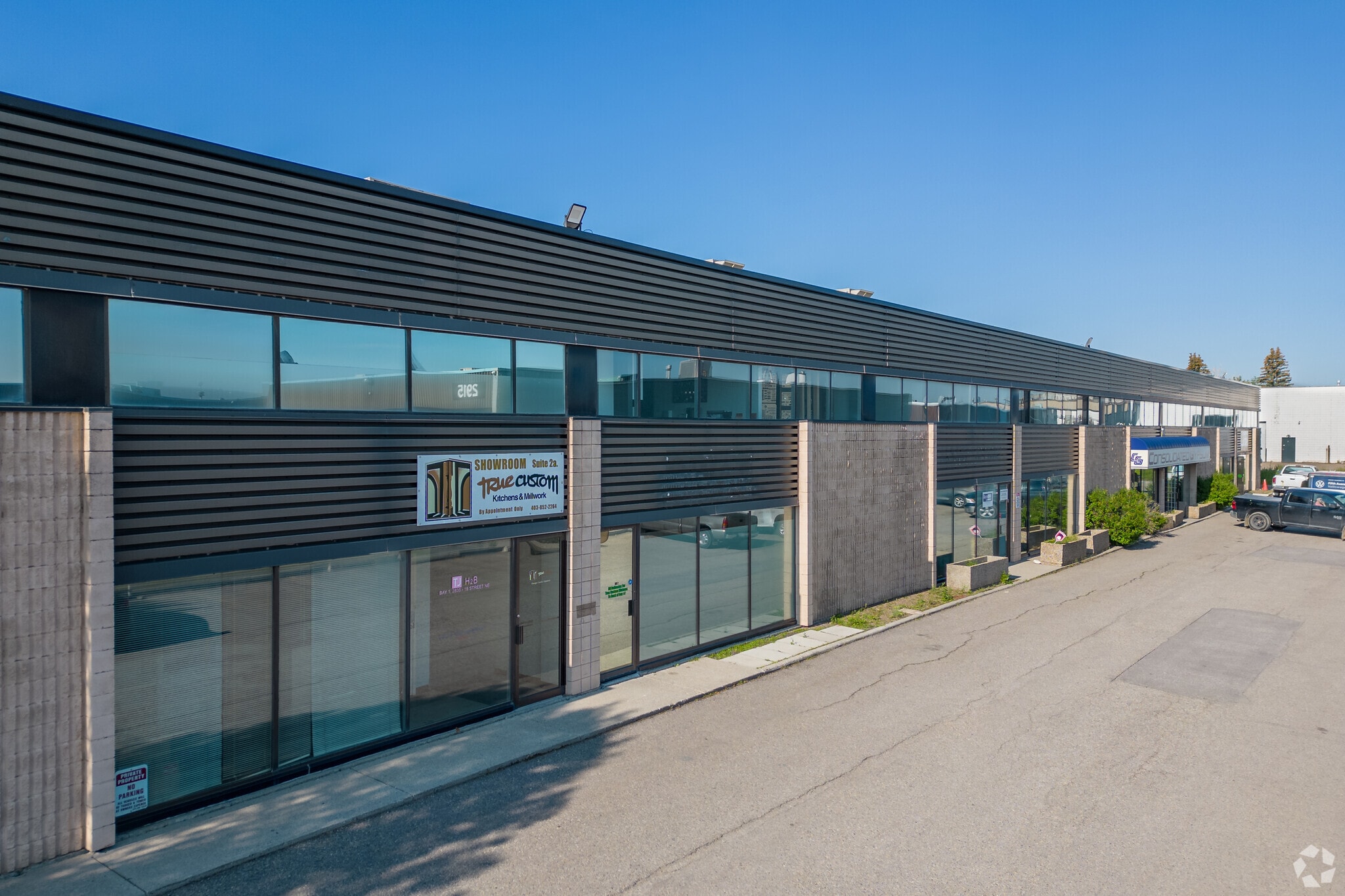 2835 19th St NE, Calgary, AB for sale Primary Photo- Image 1 of 7