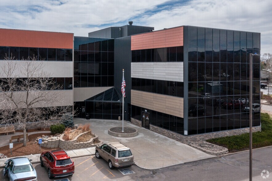 6901 S Pierce St, Littleton, CO à louer - Photo du bâtiment - Image 3 de 7
