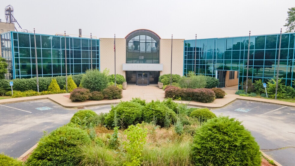 251 W Wylie Ave, Washington, PA à louer - Photo du bâtiment - Image 2 de 11