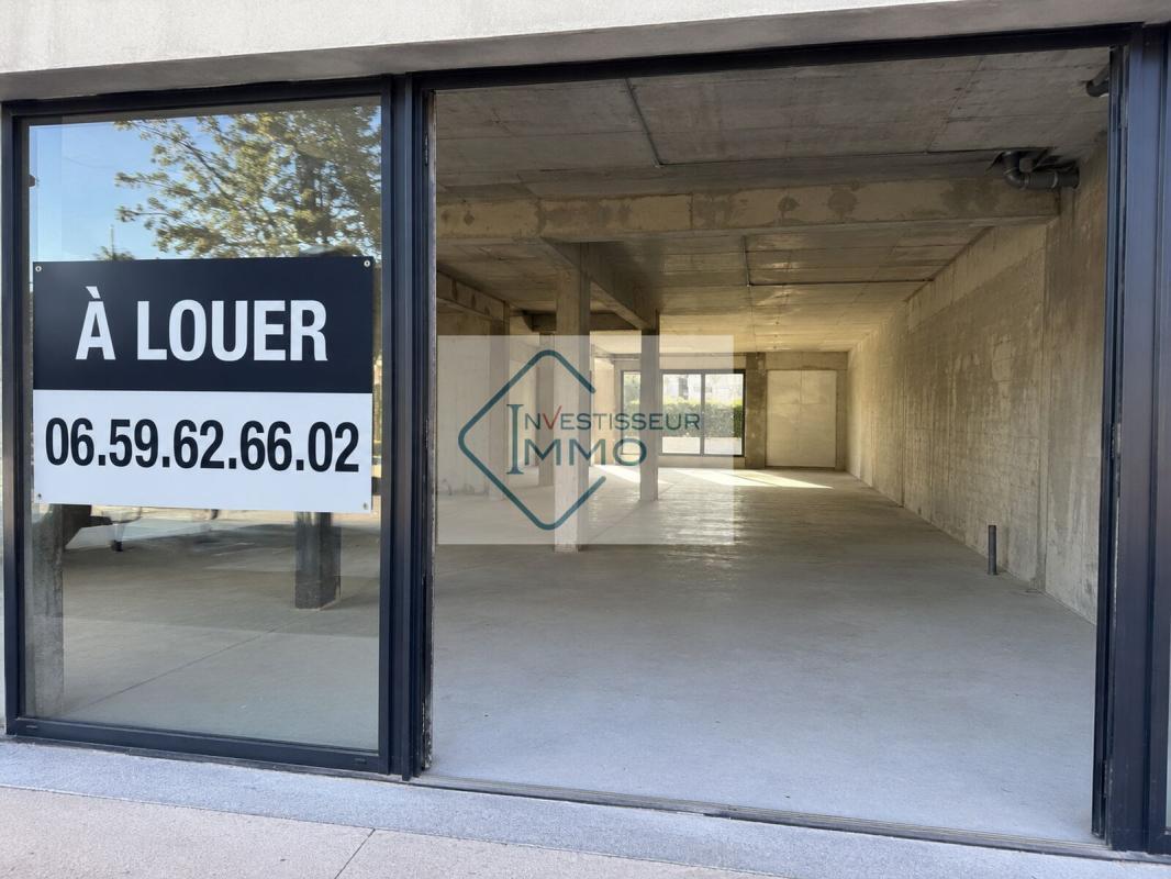Commerce de détail dans Gennevilliers à louer Photo du bâtiment- Image 1 de 4