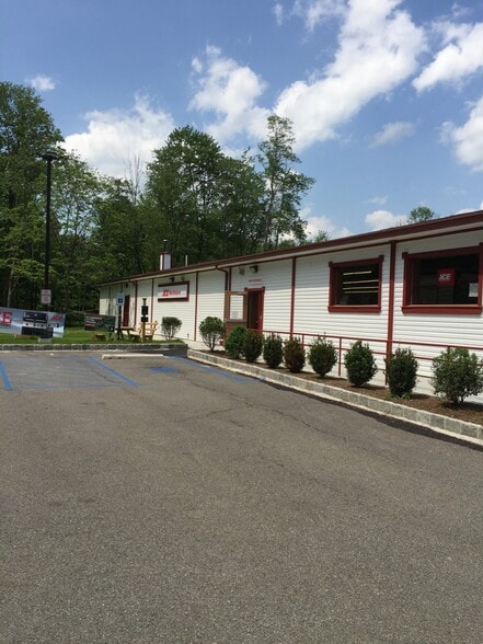 3120 Lexington Ave, Mohegan Lake, NY for sale - Building Photo - Image 3 of 8