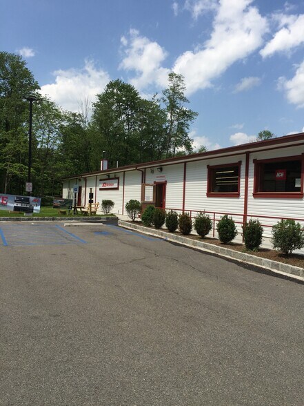 3120 Lexington Ave, Mohegan Lake, NY à vendre - Photo du bâtiment - Image 3 de 8