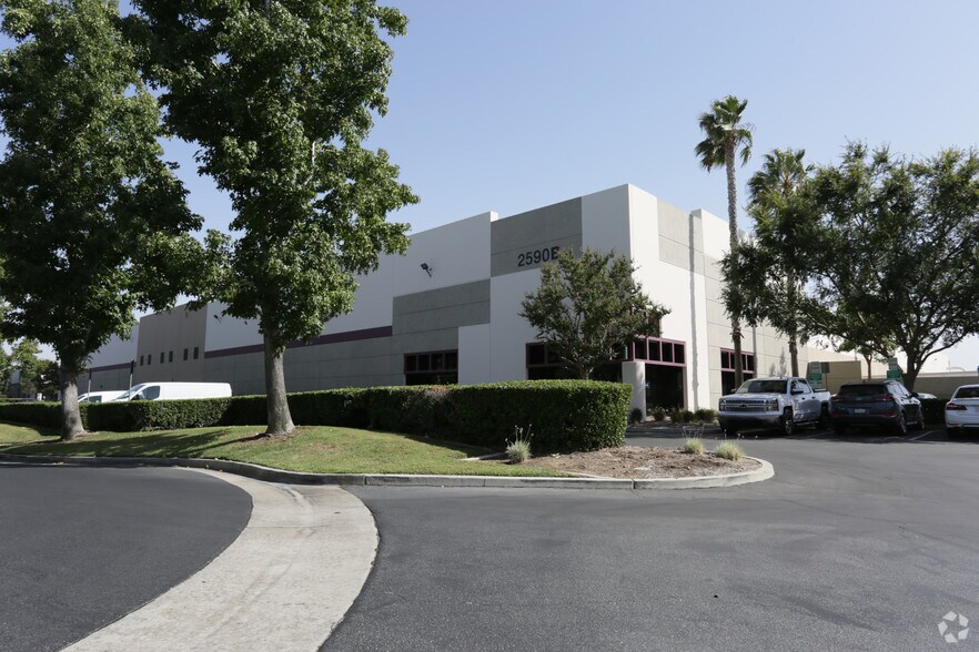 2590 E Lindsay Privado, Ontario, CA for lease - Building Photo - Image 1 of 8