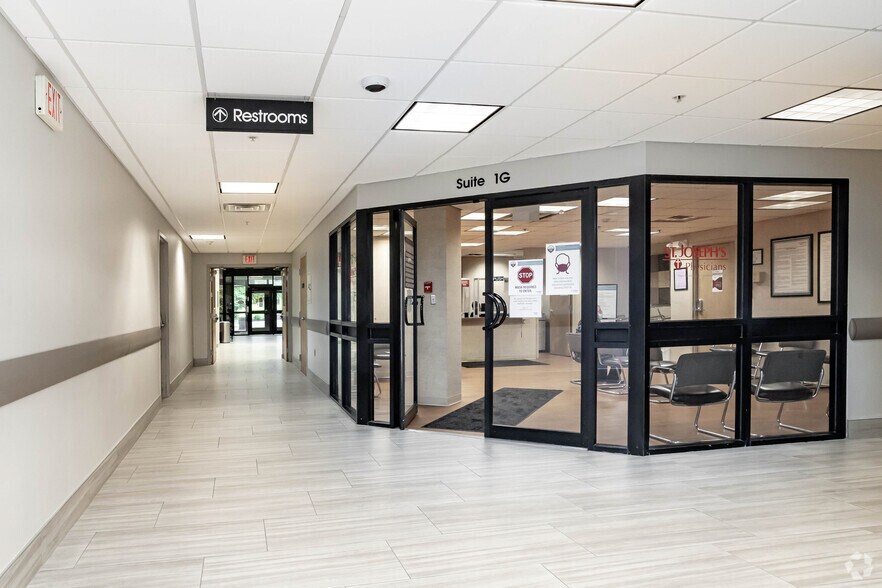 5100 W Taft Rd, Liverpool, NY à louer - Photo intérieure - Image 2 de 15