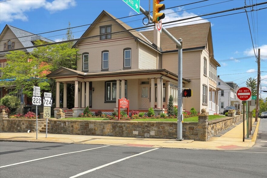 301 W Lancaster Ave, Shillington, PA for sale - Primary Photo - Image 1 of 38