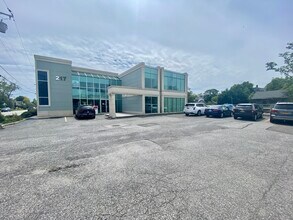 217 Merrick Rd, Amityville, NY for lease Building Photo- Image 2 of 8