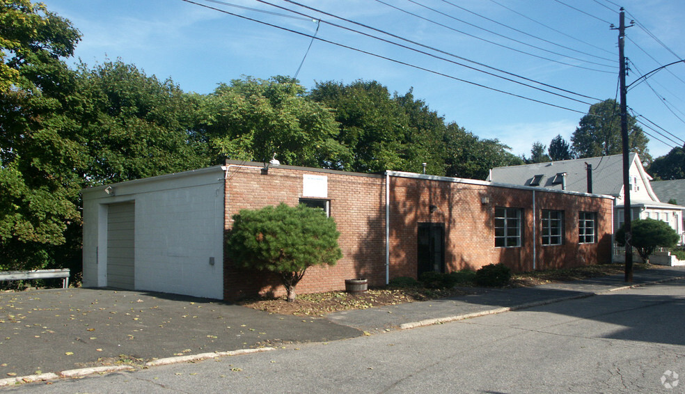 15 Hemlock St, Bridgeport, CT à vendre - Photo principale - Image 1 de 1