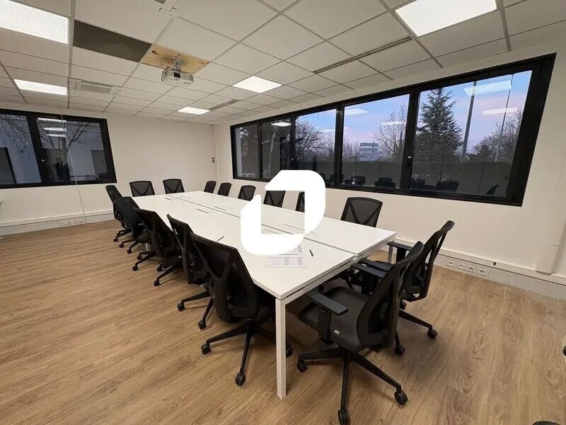 23 Rue Maryse Bastié, Bron for lease Interior Photo- Image 1 of 11