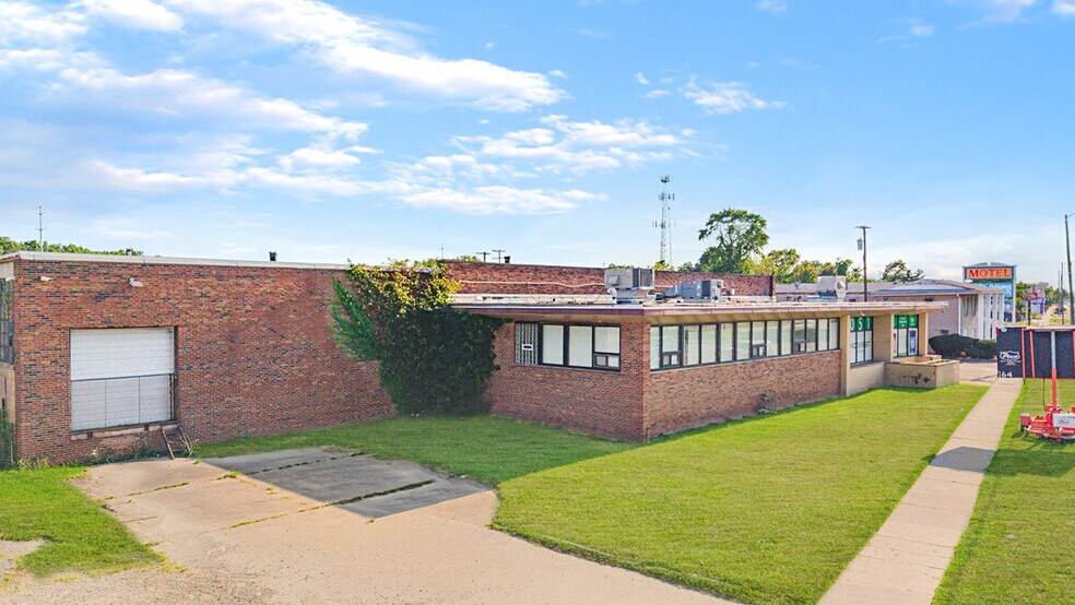 26051 Michigan Ave, Inkster, MI à vendre - Photo du bâtiment - Image 2 de 36