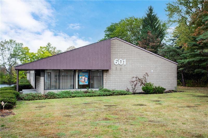 601 Columbia St, Cohoes, NY for sale - Building Photo - Image 2 of 18
