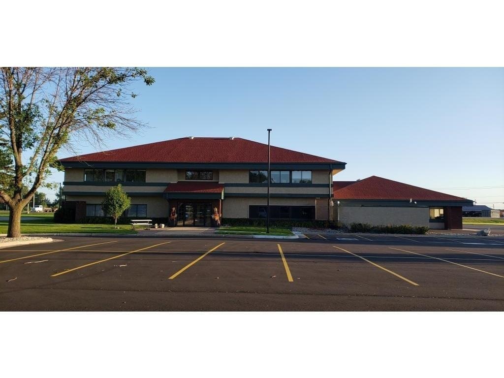 2320 Highway 12 E, Willmar, MN à louer Photo du bâtiment- Image 1 de 22