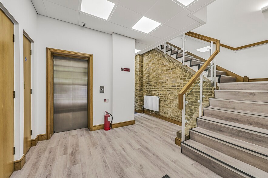 1 Mill St, Londres à louer - Photo intérieure - Image 3 de 8