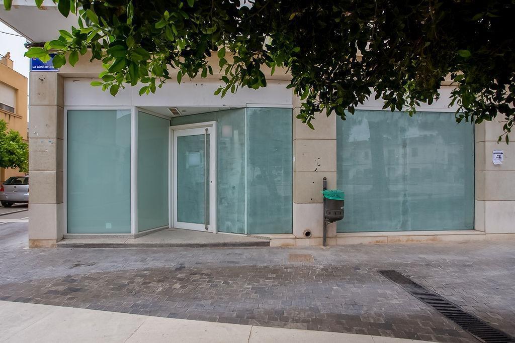 Retail in Benferri for sale Building Photo- Image 1 of 21