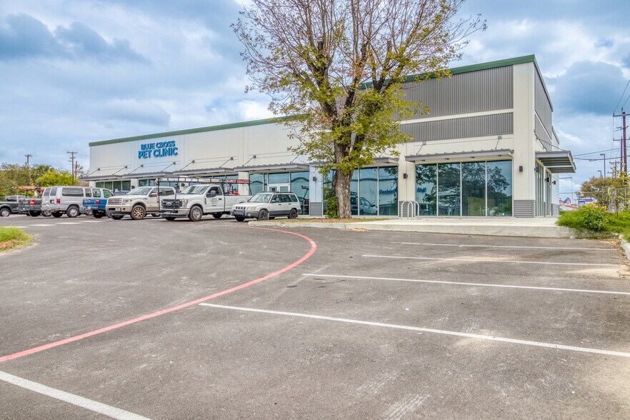 1704 Bandera Rd, San Antonio, TX for lease - Building Photo - Image 2 of 6