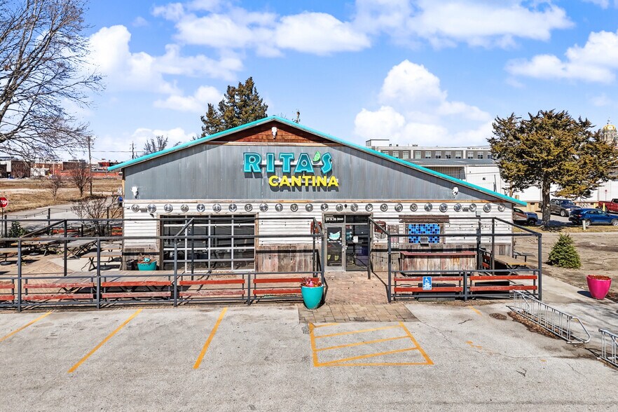 401 SE 6th St, Des Moines, IA à louer - Photo du bâtiment - Image 2 de 9