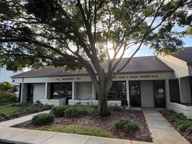 1831 N Belcher Rd, Clearwater, FL à louer - Photo du bâtiment - Image 2 de 6