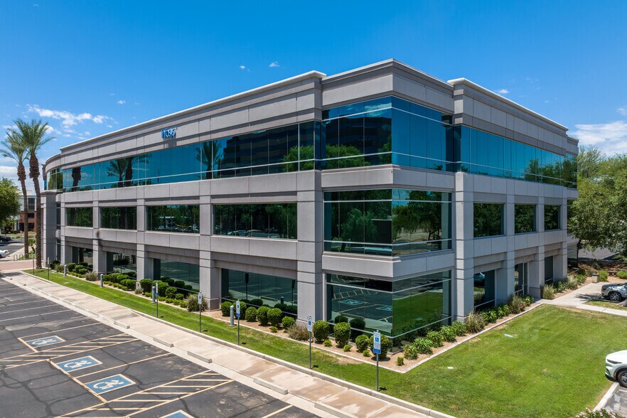 10835 N 25th Ave, Phoenix, AZ à louer - Photo du bâtiment - Image 2 de 7