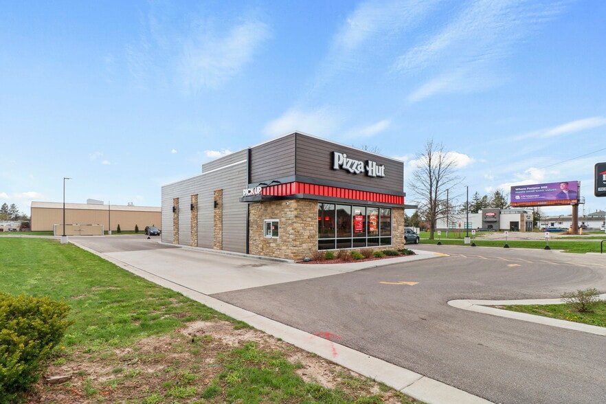 2017 W Court St, Janesville, WI for sale - Building Photo - Image 3 of 4