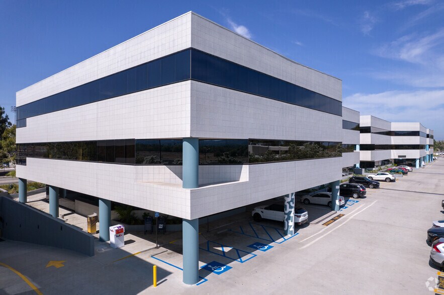 6345 Balboa Blvd, Encino, CA à louer - Photo du bâtiment - Image 3 de 24