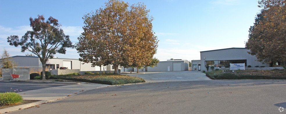 1040 N Marcin St, Visalia, CA for lease - Building Photo - Image 2 of 2