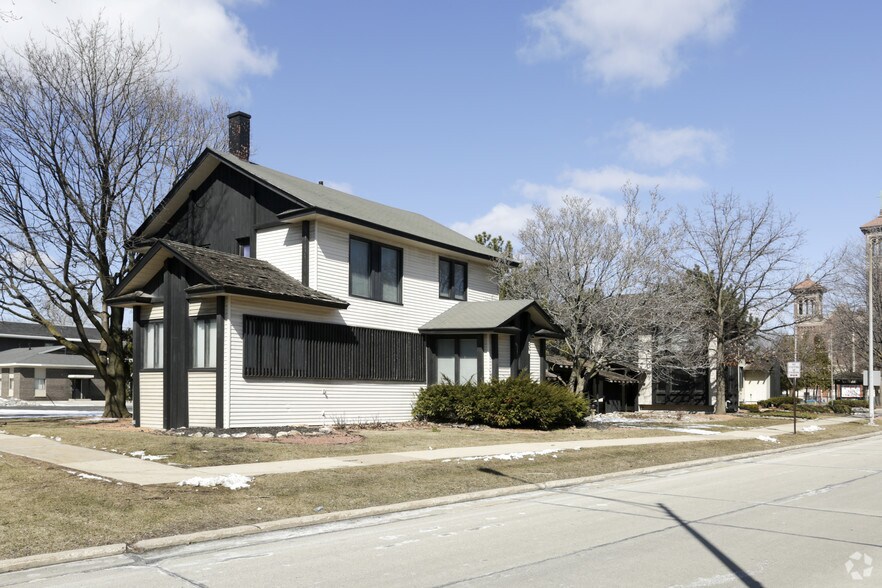 420 S Martin St, Green Bay, WI à vendre - Photo du bâtiment - Image 2 de 4