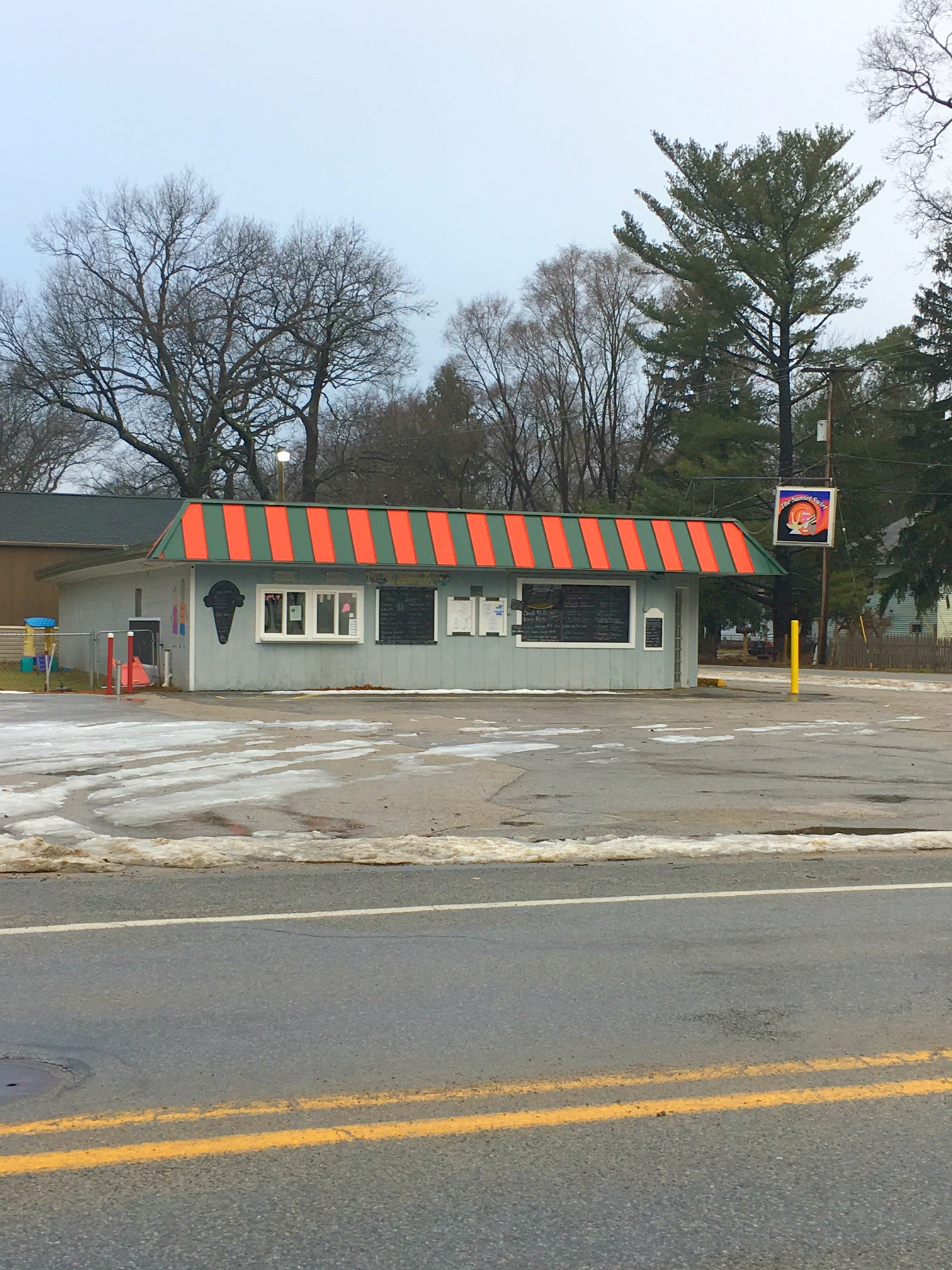 5581 Washington Ave, Muskegon, MI for sale Primary Photo- Image 1 of 23