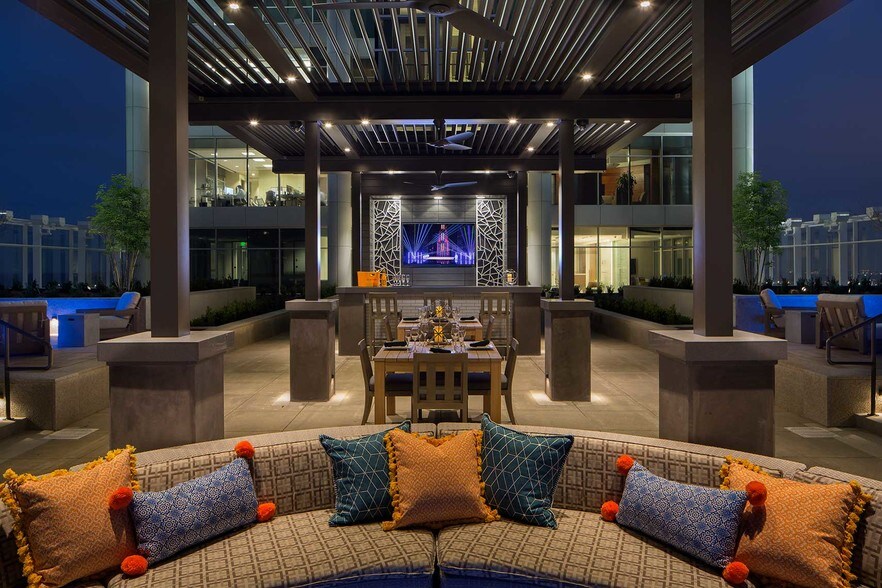 3455 Peachtree Rd NE, Atlanta, GA à louer - Photo du bâtiment - Image 2 de 10