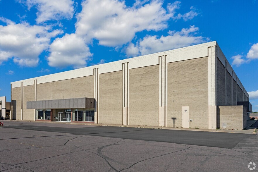 308 S State St, Fairmont, MN à louer - Photo du bâtiment - Image 2 de 45